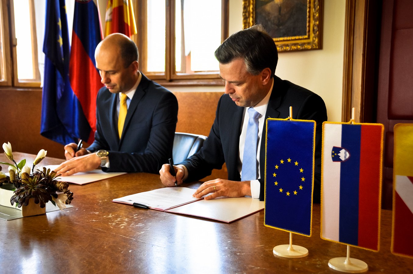 Župan Gregor Macedoni in predsednik uprave podjetja CGP Martin Gosenca