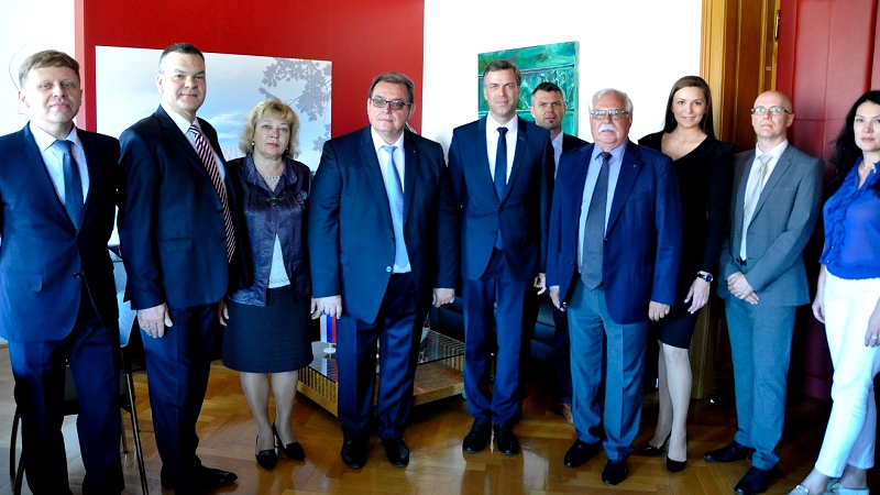 Župan Gregor Macedoni ter delegacija ruskega mesta Togliatti pod vodstvom župana Sergeja Antaševa, v delegacij pa je tudi podpredsednik največjega ruskega avtomobilskega podjetja AvtoVAZ Eduard Vaino