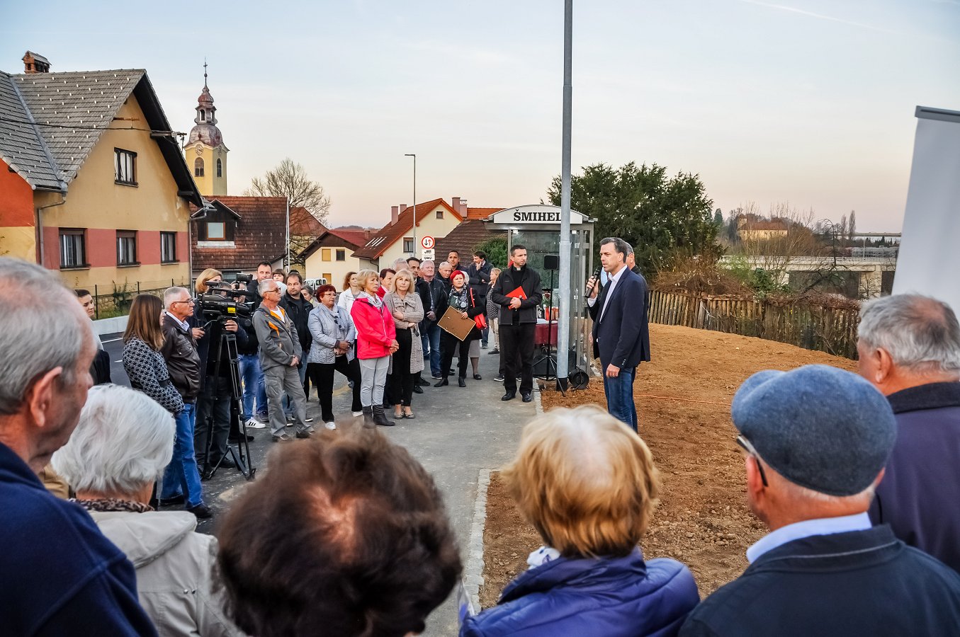 Govor župana ob zasaditev lipe ob zaključku del v Šmihelu