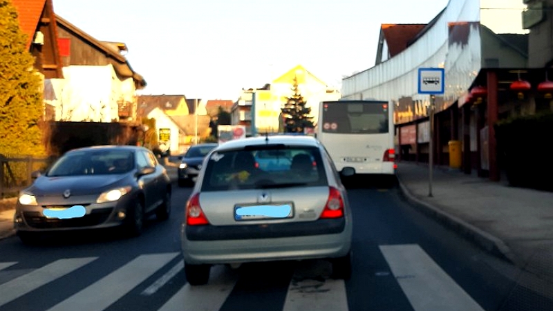  AVTOBUSNO POSTAJALIŠČE NI PARKIRIŠČE!