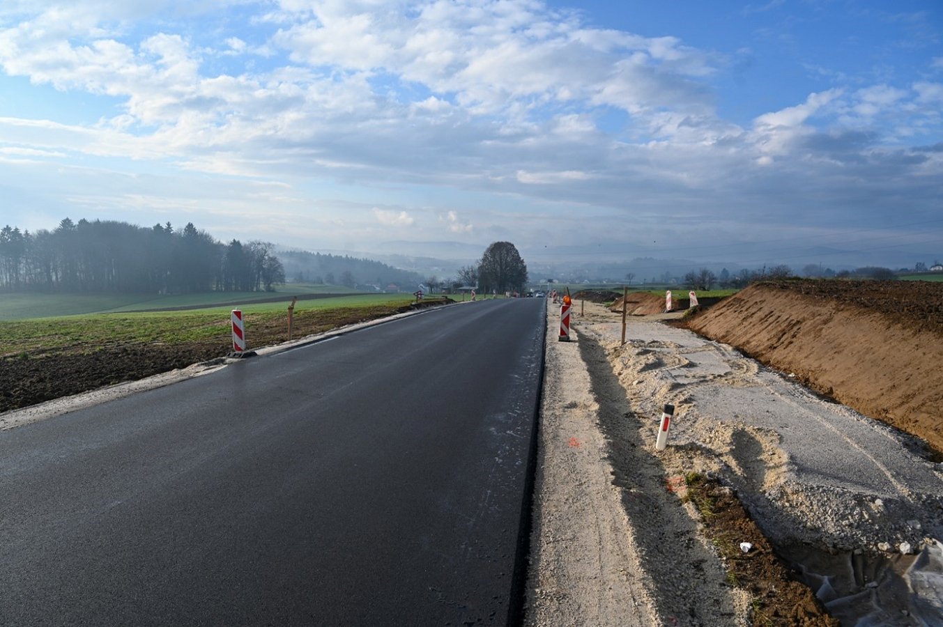 Izgradnja večnamenske poti za pešce in kolesarje med Malim Slatnikom in Petelinjekom