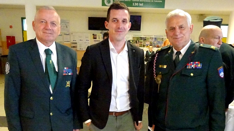 4_Novomeščani_ brigadir Grabnar, podžupan Kramar, stotnik Pogačar