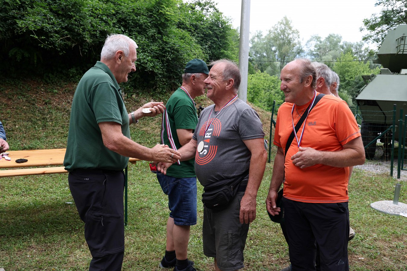 Podelitev spominskih medalj udeležencem pohoda