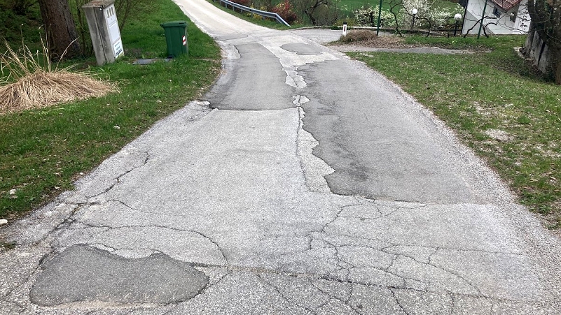 DOLENJE GRČEVJE - cestni odsek