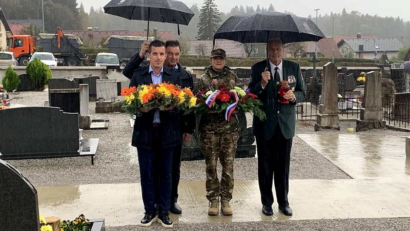 Podžupan Urban Kramar položil cvetje na grob Franca Uršiča (2)