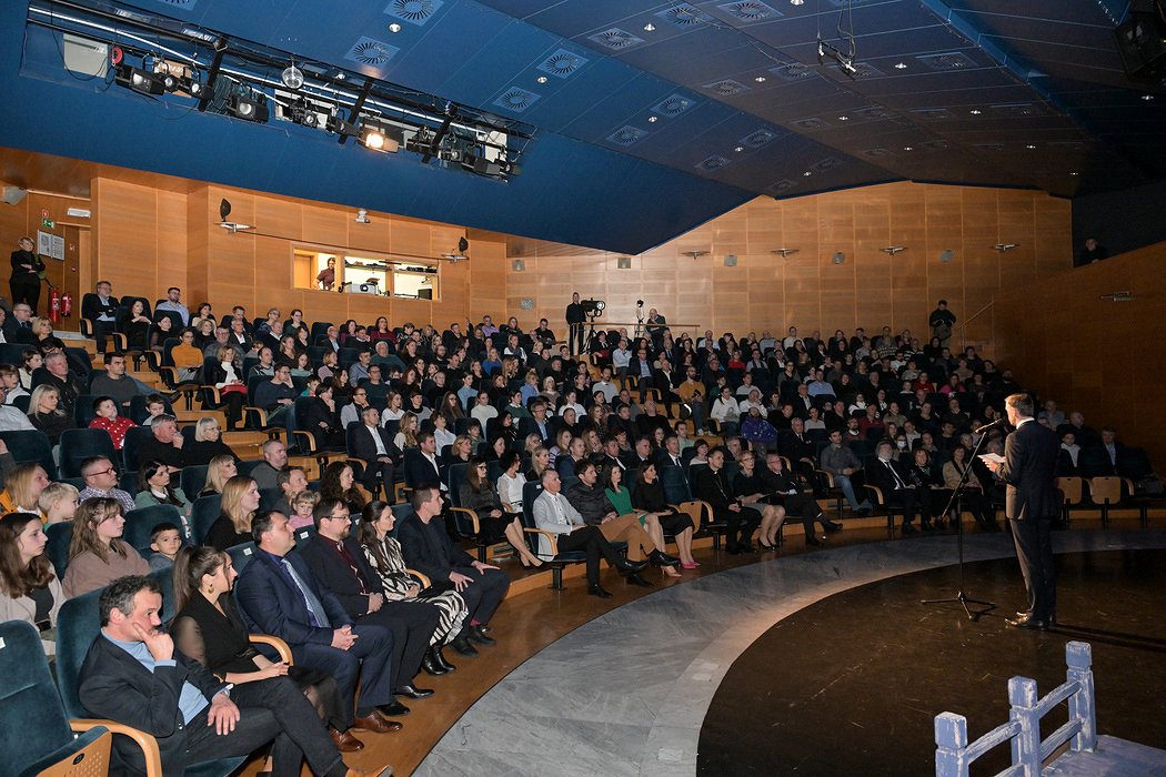 župan Gregor Macedoni in pogled na publiko