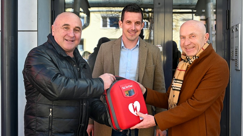 Predaja Krajevna skupnost Majde Šilc bogatejša za nov defibrilator