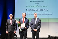 Franci Bratkovič prejemnik grba Mestne občine Novo mesto