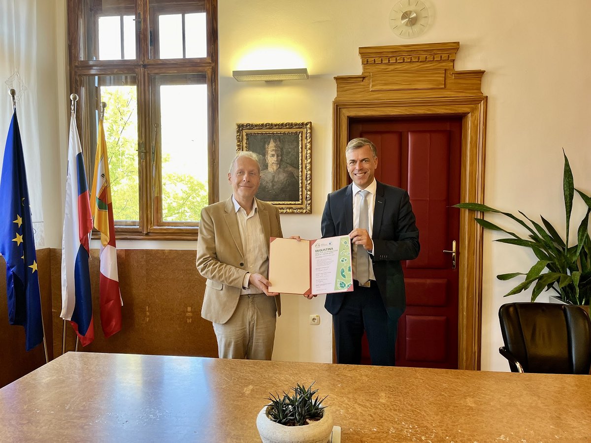 Župan je 25. septembra na rotovžu z dekanom fakultete, prof. dr. Matejem Makarovičem podpisal Ekolistino
