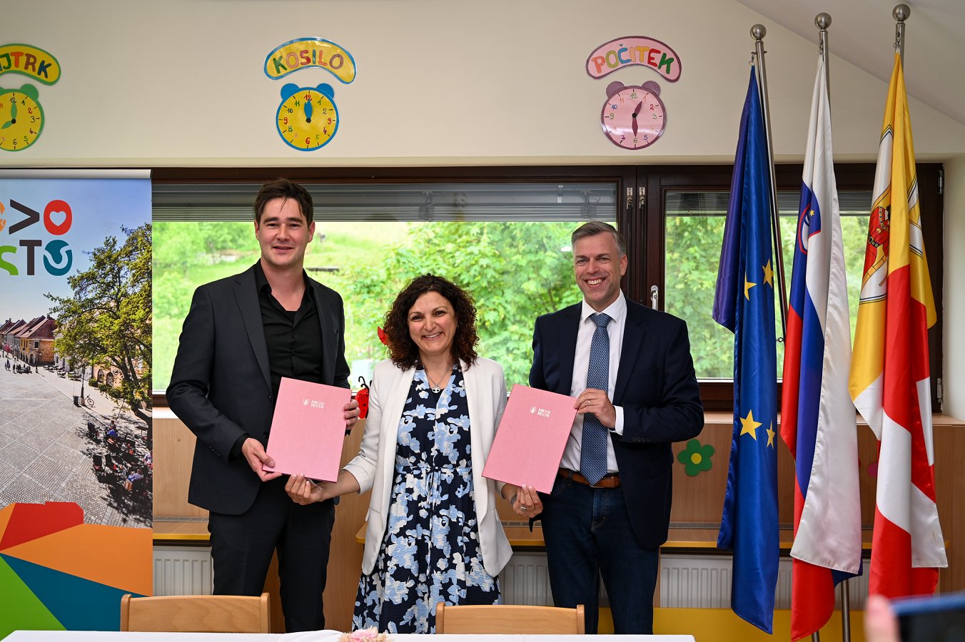 Župan Gregor Macedoni, direktor Marko Jarnević in ravnateljica Jožica Zec po podpisu pogodbe