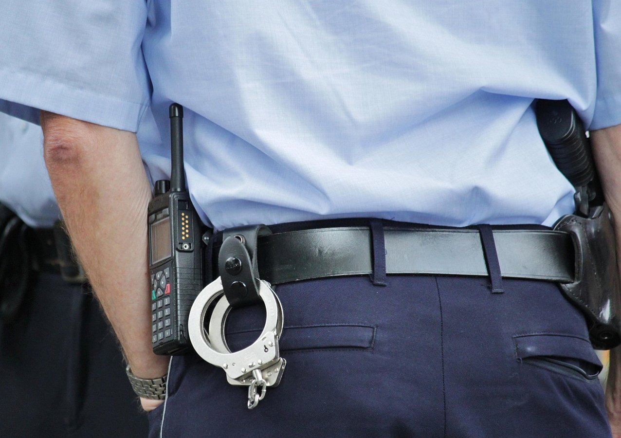 policija Policija ukrepala ob pojavi medvrstniškega nasilja v bližini šol