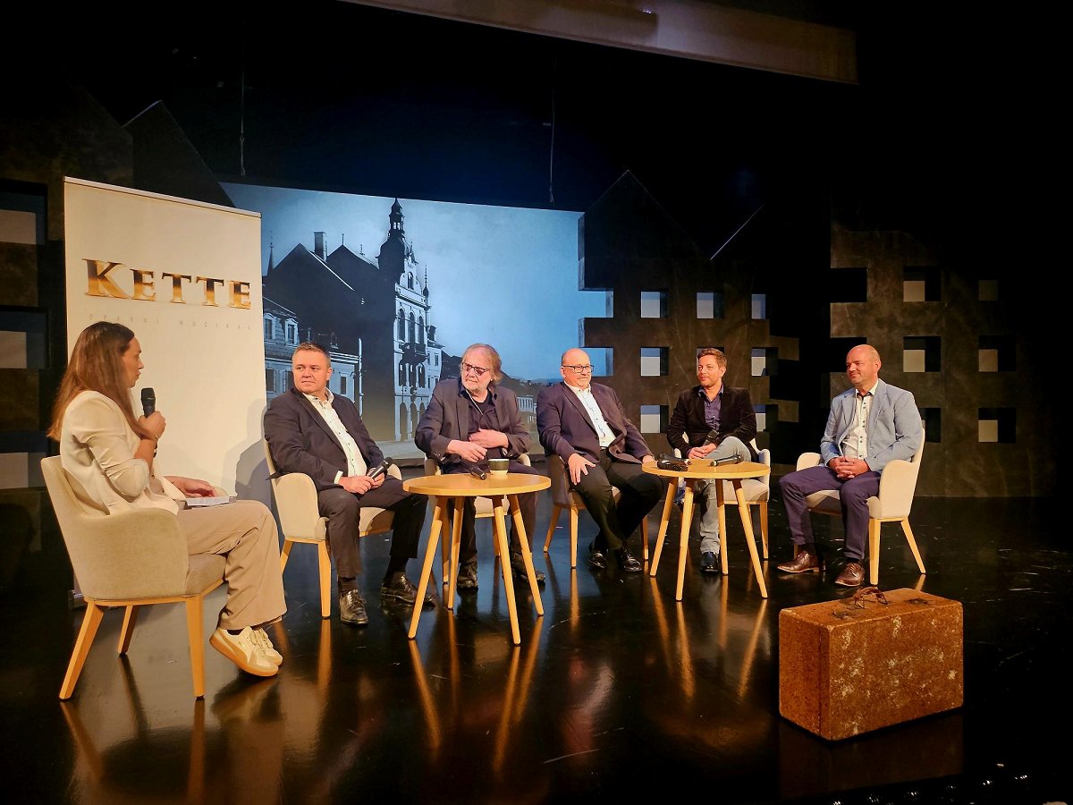 Novinarska konferenca- Kette