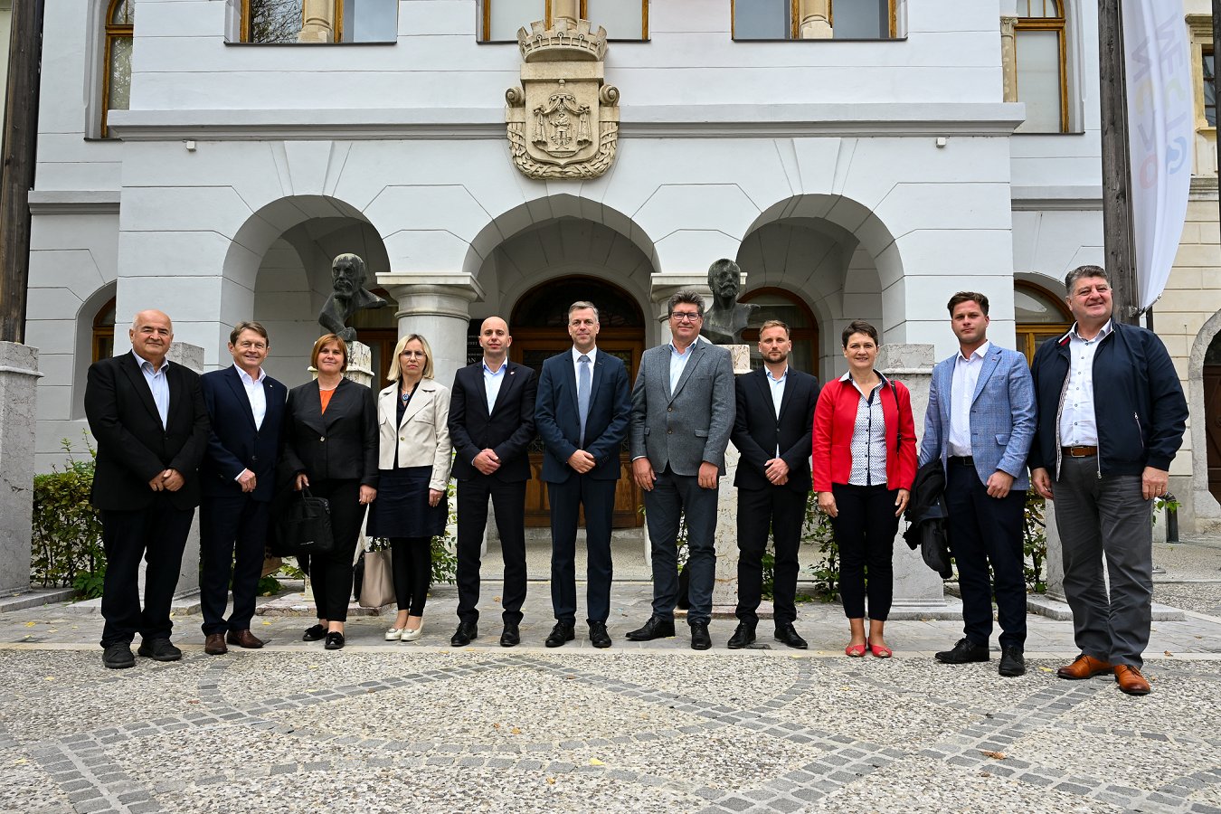 župani občin jugovzhodne Slovenije in Posavja Župani JV Slovenije in Posavja o nujnosti učinkovitih sistemskih sprememb za reševanje romske problematike