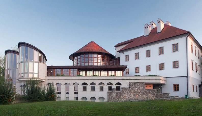 Knjižnica Mirana Jarca