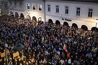 množica na protestnem shodu množica na protestnem shodu