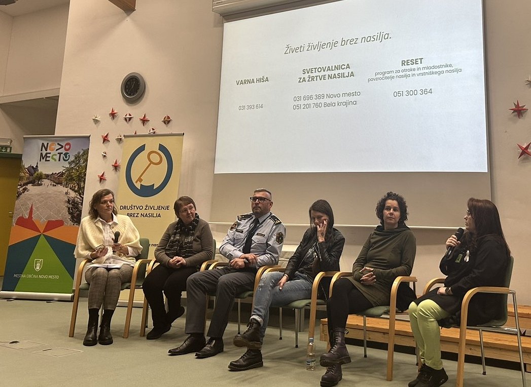 Življenje v podrejenem položaju_5 Življenje v podrejenem položaju: posvet Društva Življenje brez nasilja