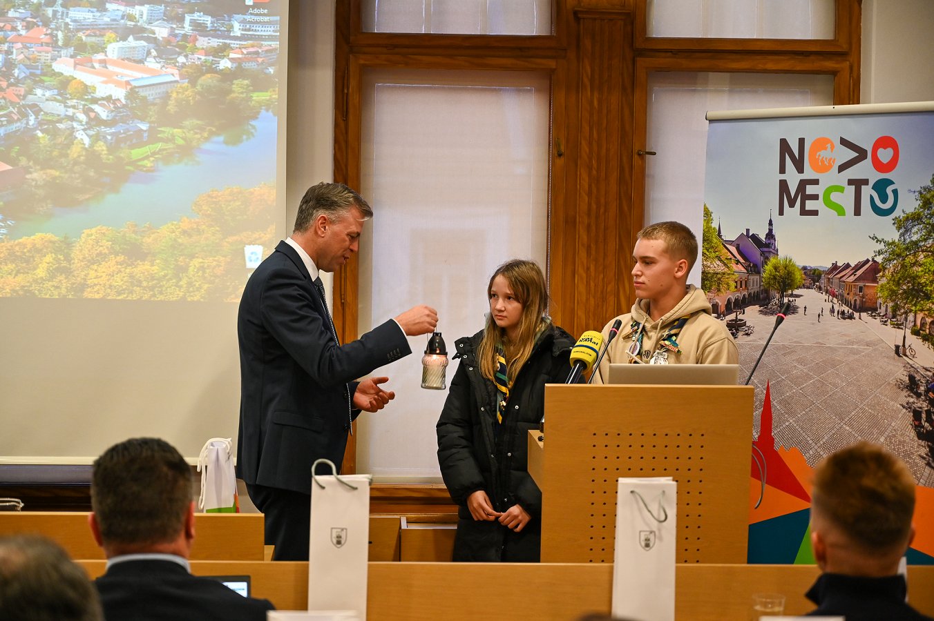 SKAVTI_1 Betlehemska luč miru na decembrski seji Občinskega sveta