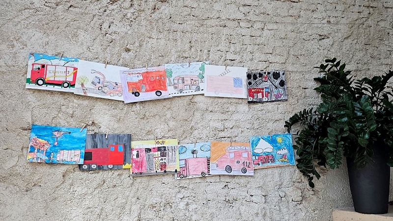 razstava izdelkov otrok v knjižnici_2 Podelitev priznanj in nagrad likovnega natečaja Naša gasilska vozila