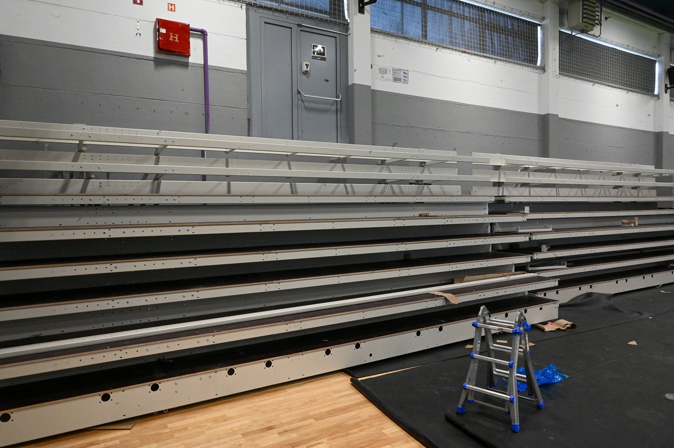 v Športni dvorani Marof poteka montaža nove tribune v Športni dvorani Marof poteka montaža nove tribune