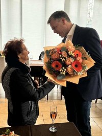 županovo voščilo Emiliji Perdec.jpg