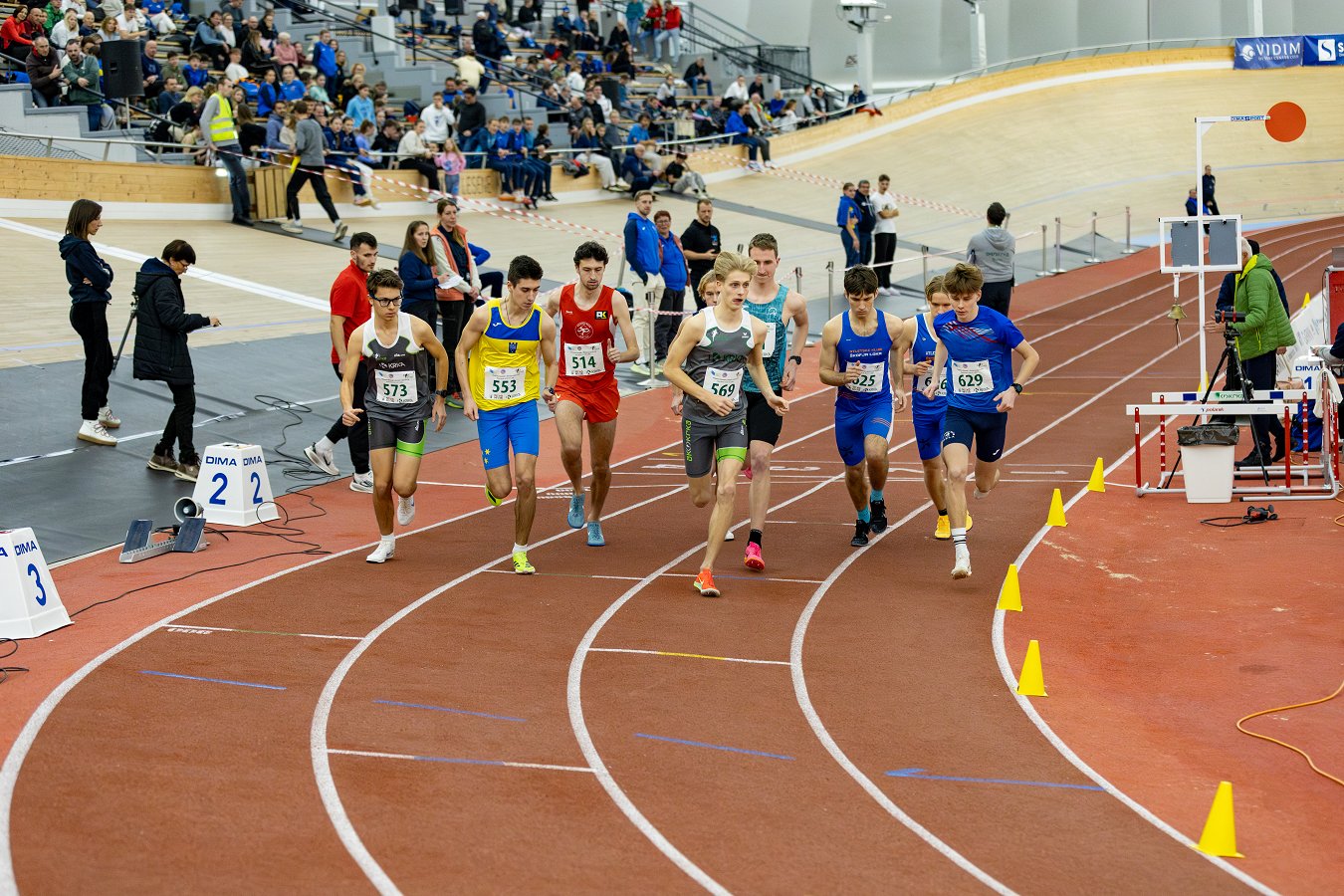 udeleženci atletskega tekmovanja med tekom Športno obarvani vikendi v Olimpijskem centru Novo mesto