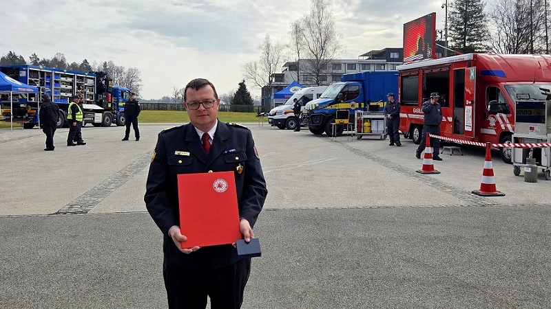  Novomeški gasilec Gregor Kos prejemnik srebrnega znaka Civilne zaščite