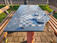 Uničena miza za šah