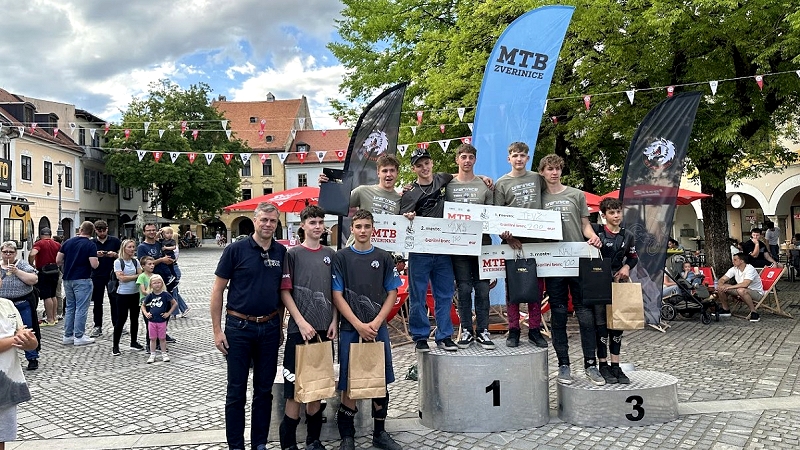 Zmagovalni kolesarji Karavana okusov in MTB Situla Jam uspešno povezala kulinariko, šport in mestni utrip