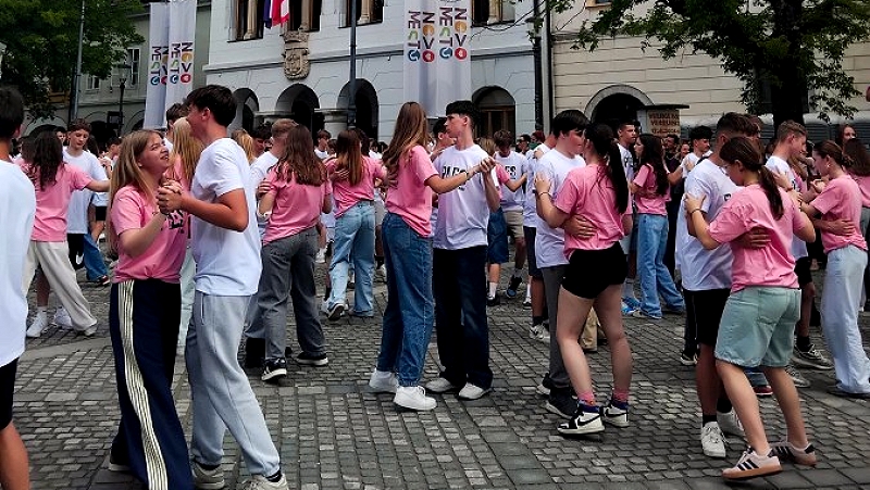  Glavni trg znova zaplesal v ritmu maturantske četvorke