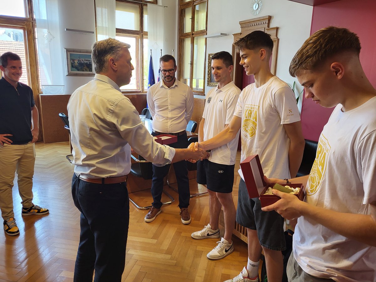 Sprejem evropskih košarkarskih prvakov iz vrst KK Krka Sprejem evropskih košarkarskih prvakov iz vrst KK Krka