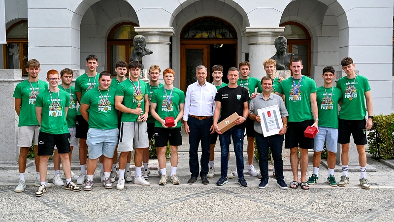 Mladinski državni prvaki MRK Krka Mladinski državni prvaki Moškega rokometnega kluba Krka na obisku pri županu