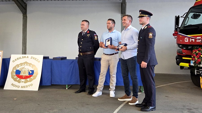 Podžupan in gasilci PGD Ždinja vas prevzelo novo gasilsko vozilo