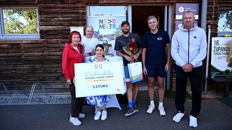 Skupinska slika 16. Dobrodelni županov teniški turnir ponovno združil šport in dobrodelnost
