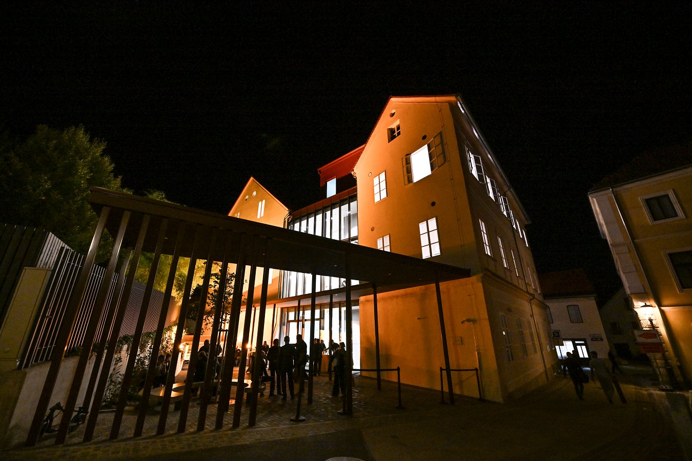 Narodni dom zvečer Narodni dom zvečer