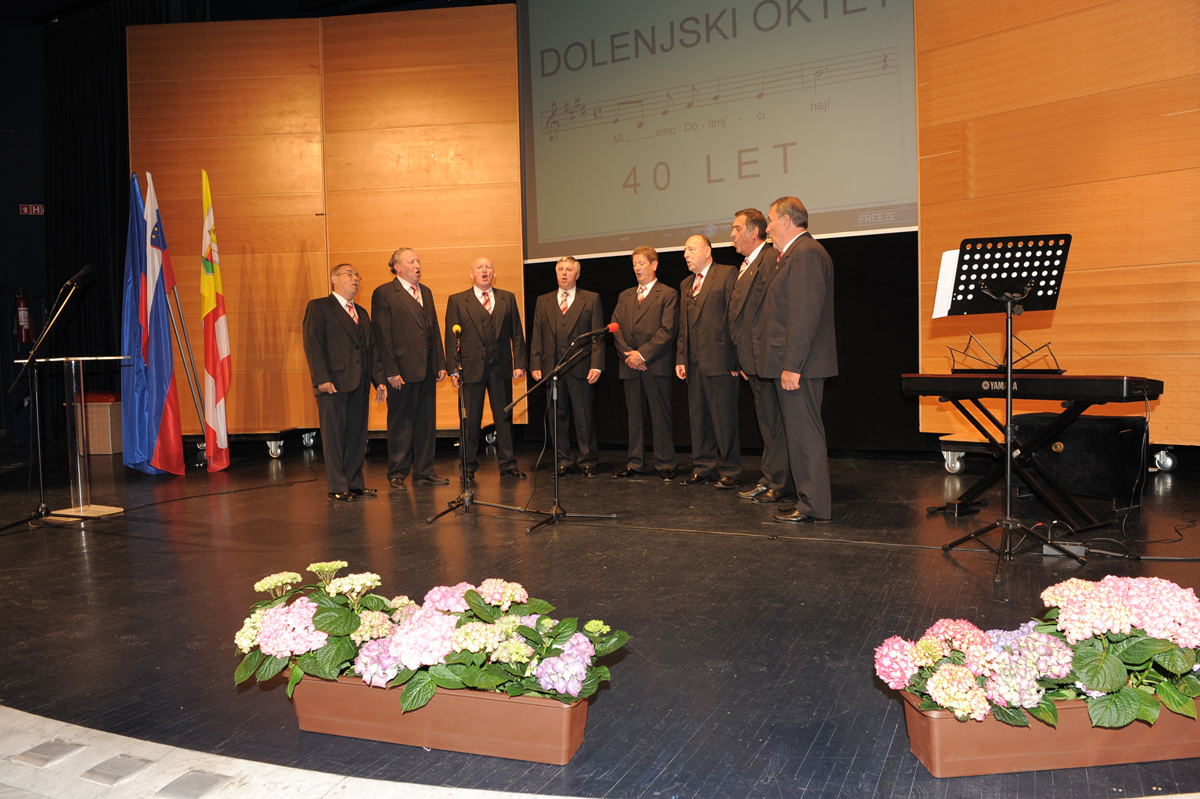 dolensjki oktet.JPG